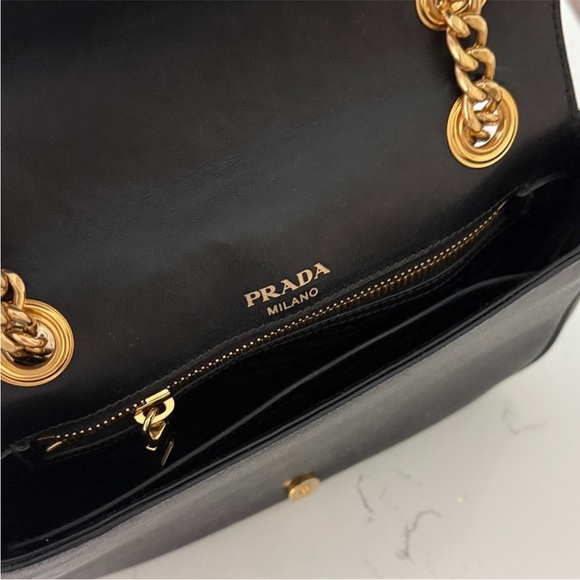 Authentic PRADA Black SAFFIANO Leather shoulder BAG HANDBAG gold chain like new - Picture 5 of 8